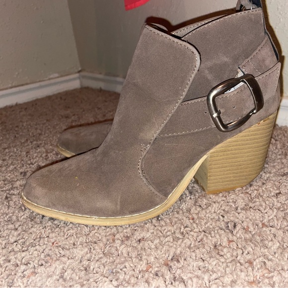 Shoes - Ankle boots size 6